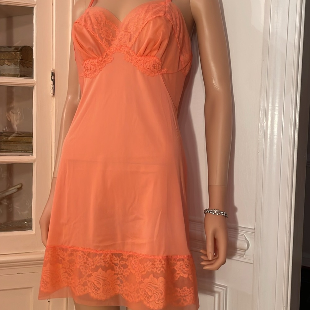 Vintage VANITY FAIR pale peach lace TRICOT slip. Size 34 (size small) - Picture 3 of 14